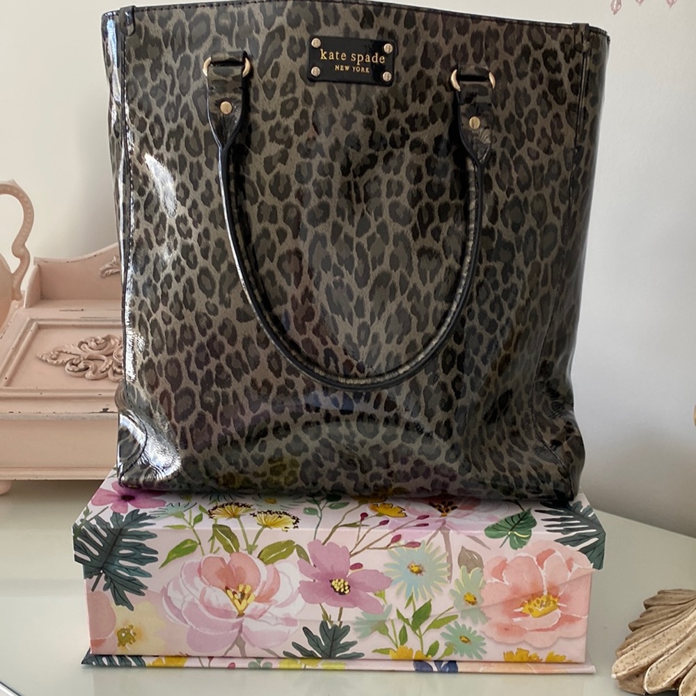 Authentic Animal Print Kate Spade Tote in new condition